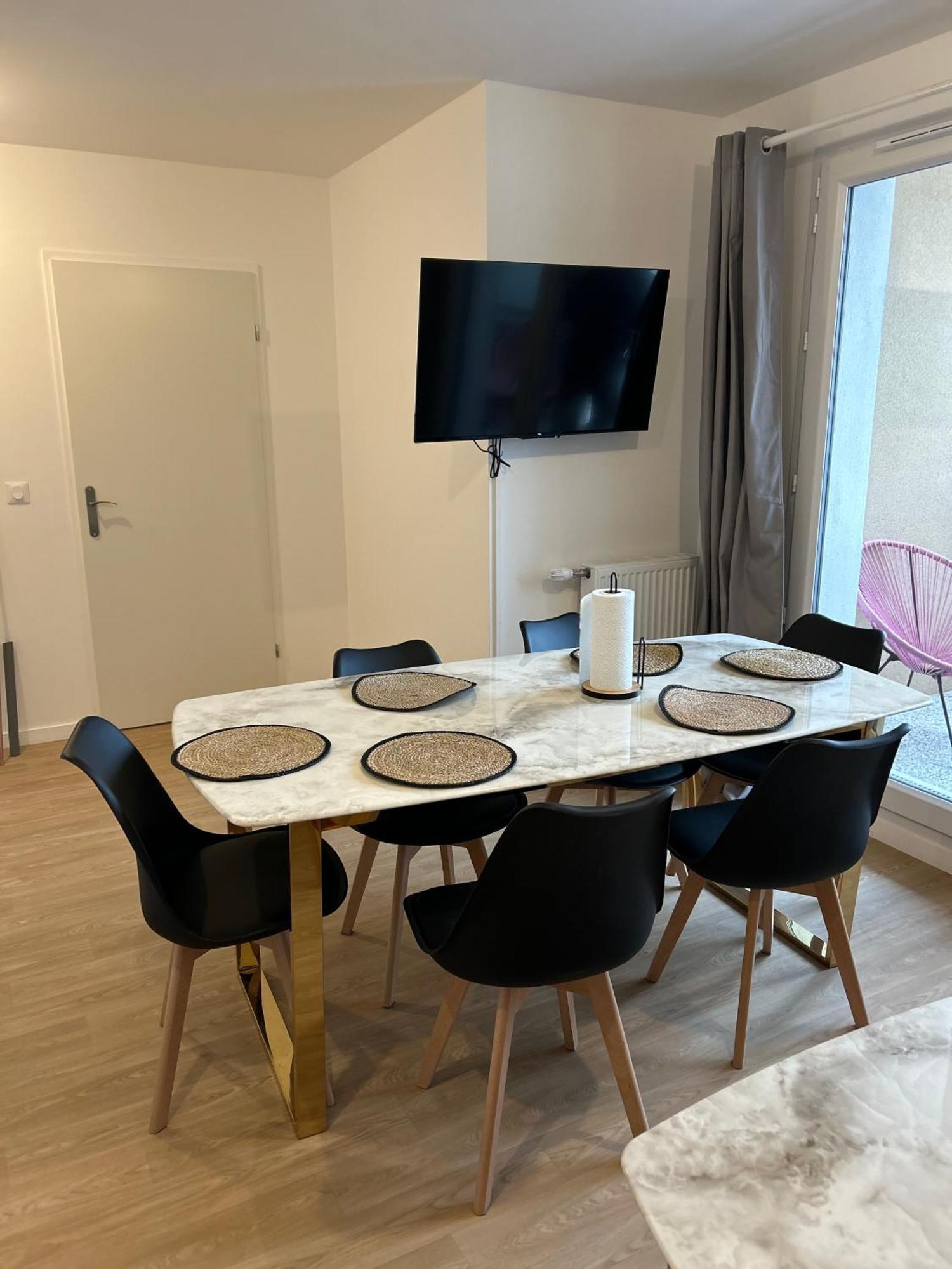 לה בלאן מניל Appt Spacieux Et Calme Prox Disney-Cdg-Stade De France מראה חיצוני תמונה